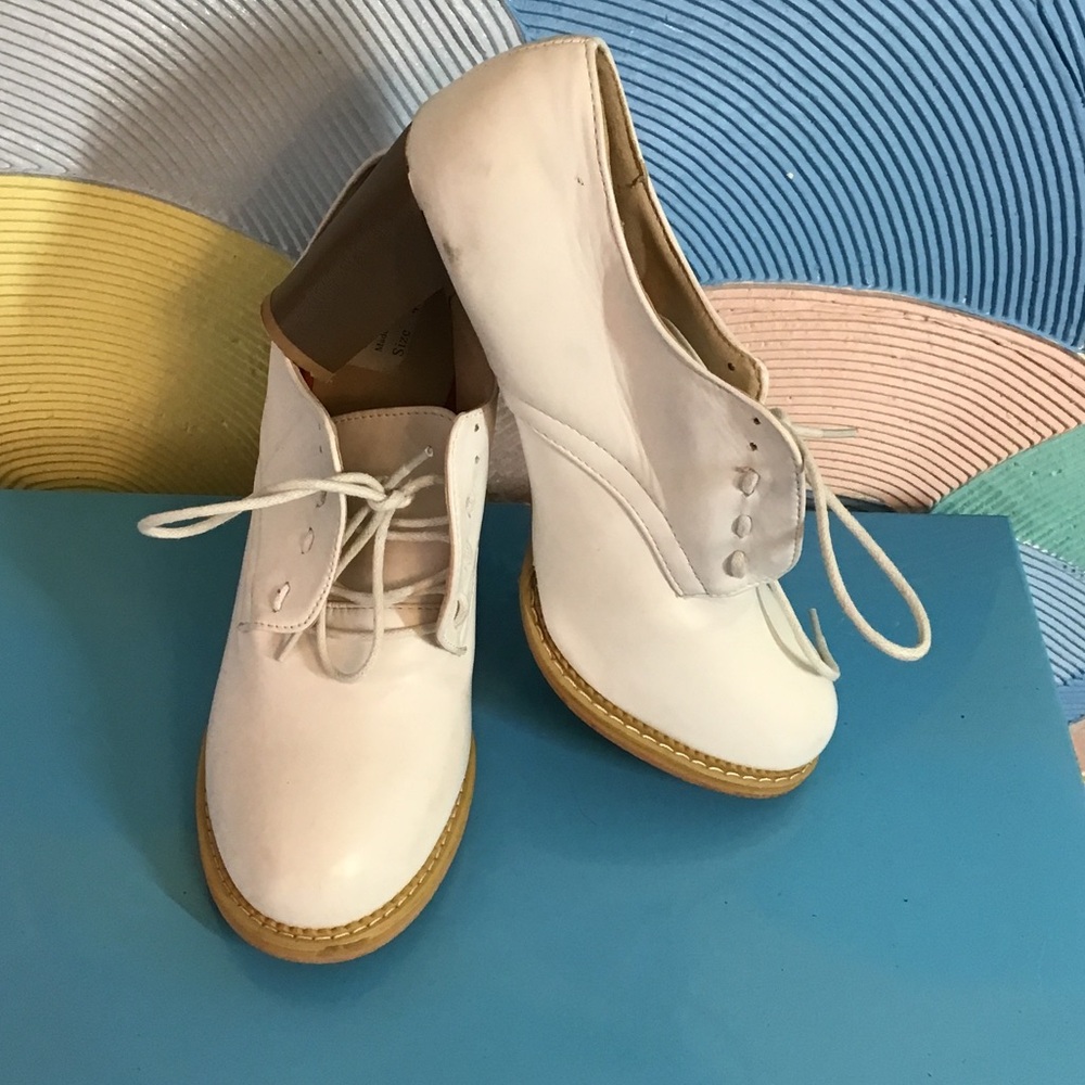 Women's White Lace-Up Block Heel Oxfords
